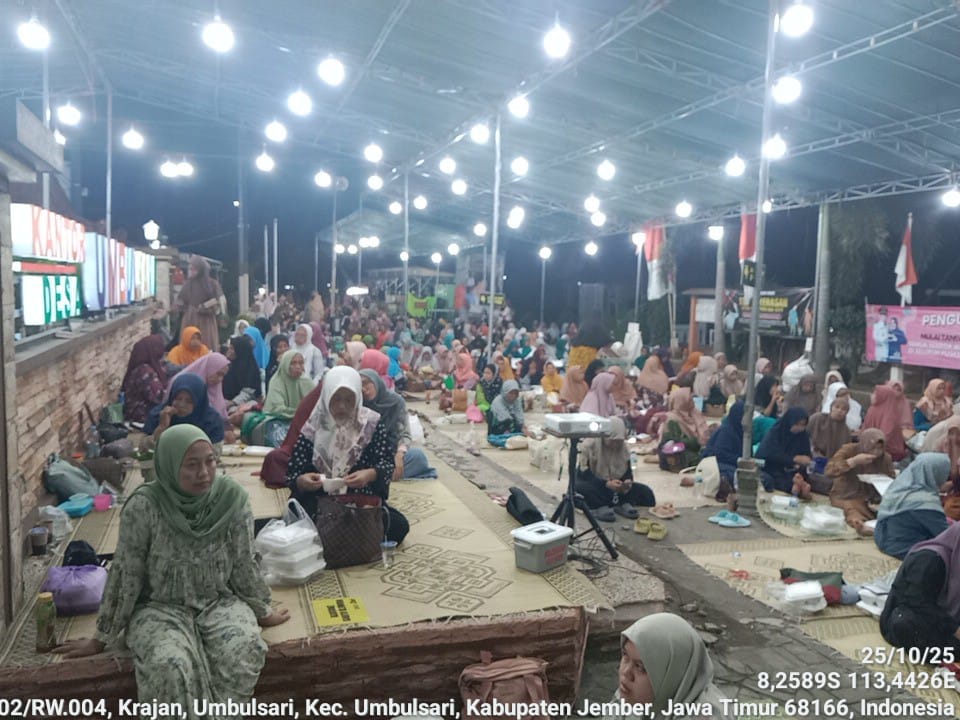 Ribuan Jamaah Hadiri Semaan Al-Qur’an dan Dzikrul Ghofilin Gus Miek di Balai Desa Umbulsari